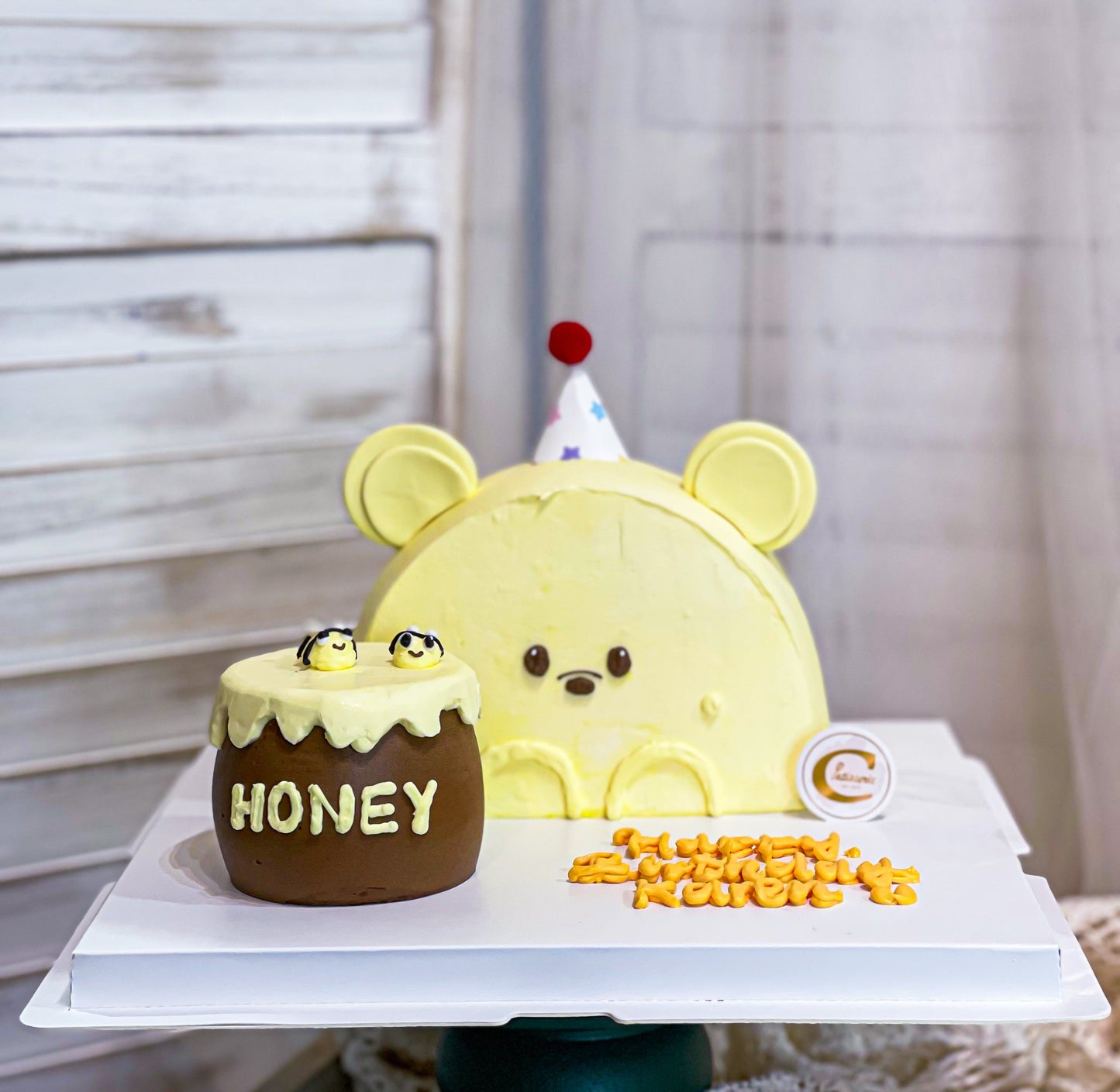 Sculpted 3D Animal Shaped Cake: Bear and Honey