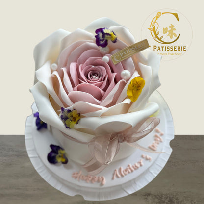 Sculpted Rose Majesty Cake