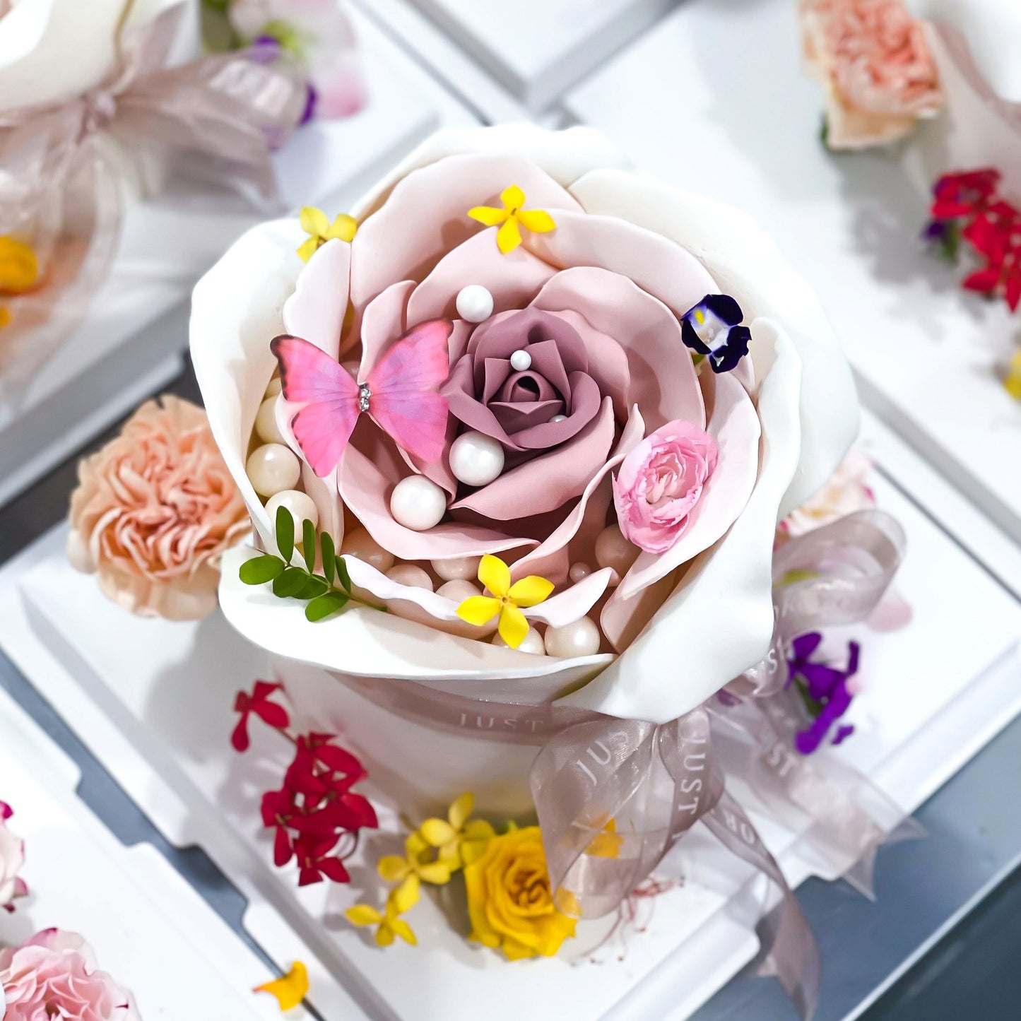 Sculpted Rose Majesty Cake