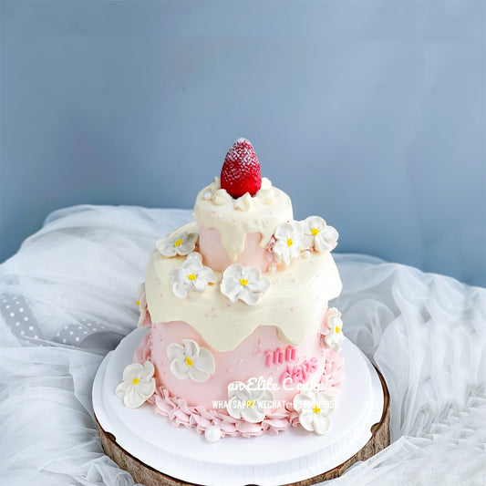 Minimalism: Strawberry Candlelight Cake