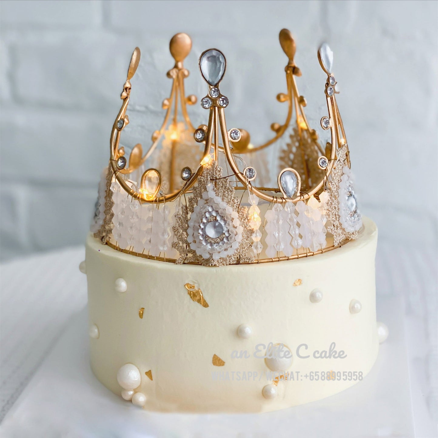 Crown Cake: Minimal Crown Cake