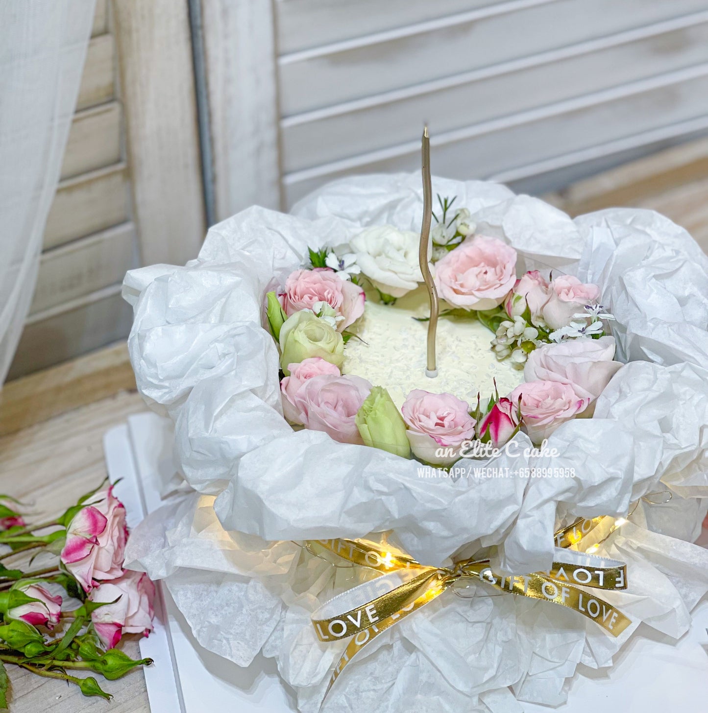 Floral Cake: Cuddling Flowers