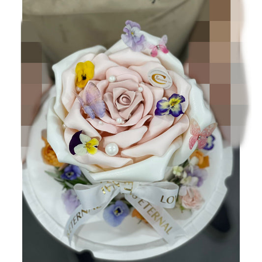 Sculpted Rose Majesty Cake