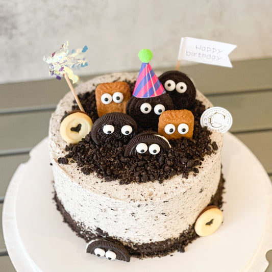 Oreo Cake: Watchful Oreo